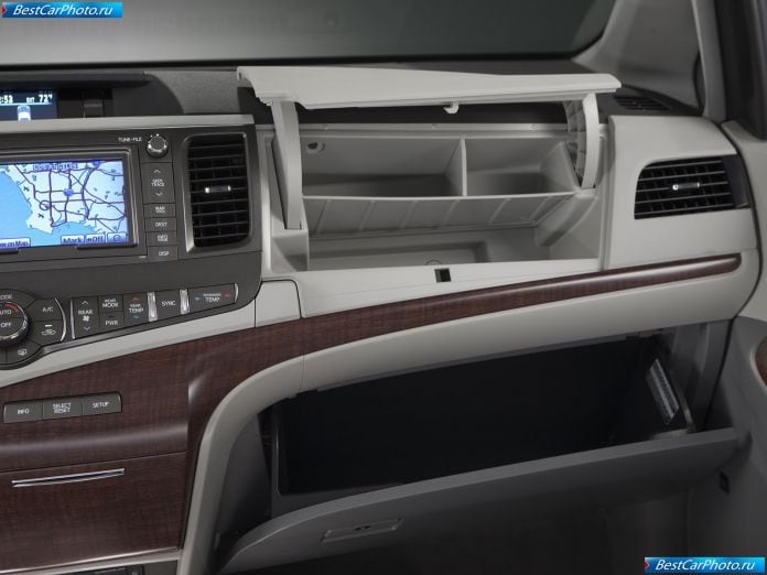 2011 Toyota Sienna - фотография 43 из 117