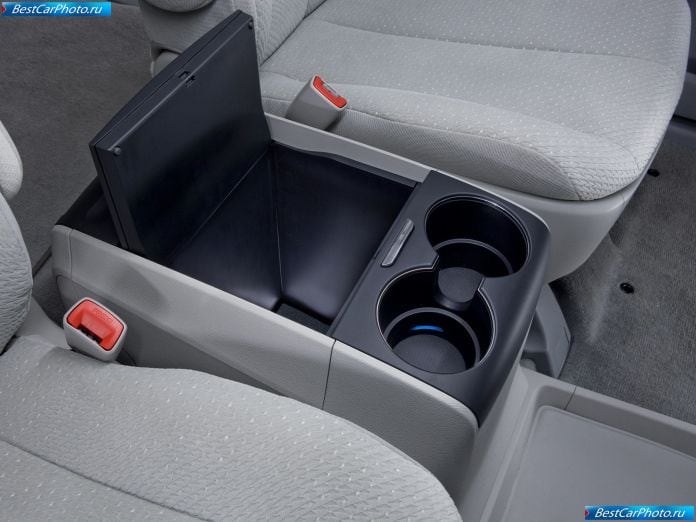 2011 Toyota Sienna - фотография 50 из 117