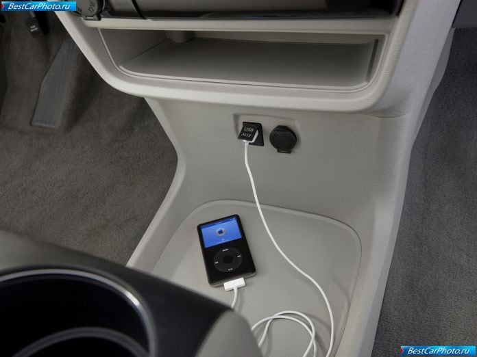 2011 Toyota Sienna - фотография 54 из 117