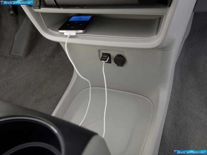 2011 Toyota Sienna - фотография 55 из 117