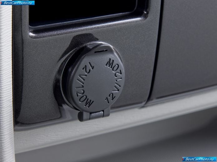 2011 Toyota Sienna - фотография 59 из 117