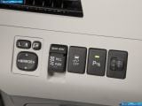 toyota_2011-sienna_1600x1200_067.jpg