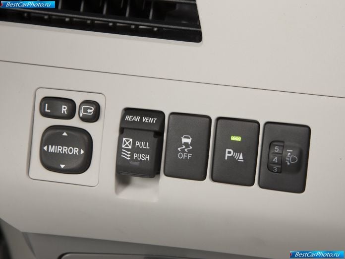 2011 Toyota Sienna - фотография 67 из 117