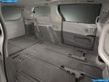 toyota_2011-sienna_1600x1200_074.jpg