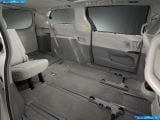 toyota_2011-sienna_1600x1200_075.jpg