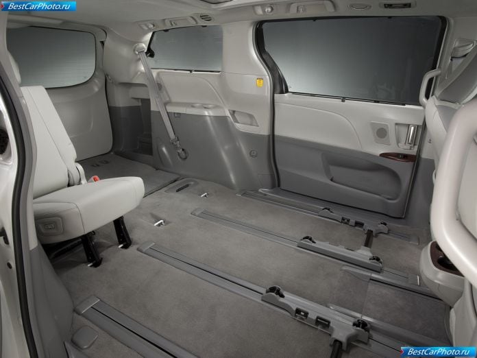2011 Toyota Sienna - фотография 75 из 117