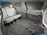toyota_2011-sienna_1600x1200_076.jpg