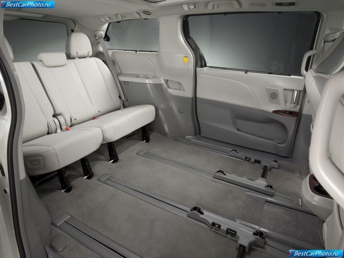 2011 Toyota Sienna - фотография 76 из 117