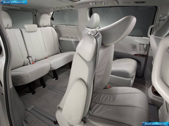 2011 Toyota Sienna - фотография 78 из 117