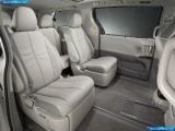 toyota_2011-sienna_1600x1200_080.jpg
