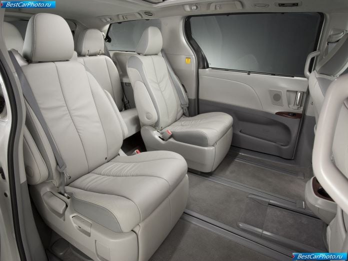 2011 Toyota Sienna - фотография 80 из 117