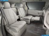 toyota_2011-sienna_1600x1200_082.jpg