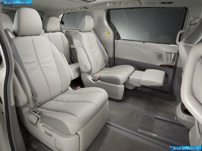 2011 Toyota Sienna - фотография 82 из 117