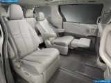 toyota_2011-sienna_1600x1200_083.jpg