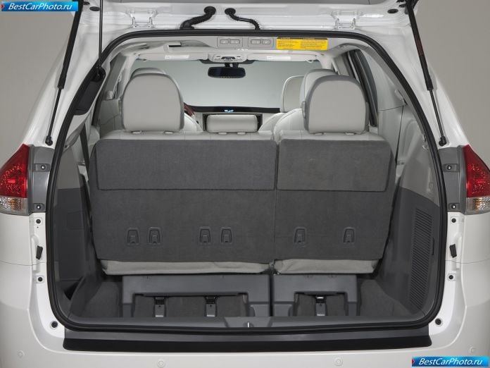 2011 Toyota Sienna - фотография 86 из 117