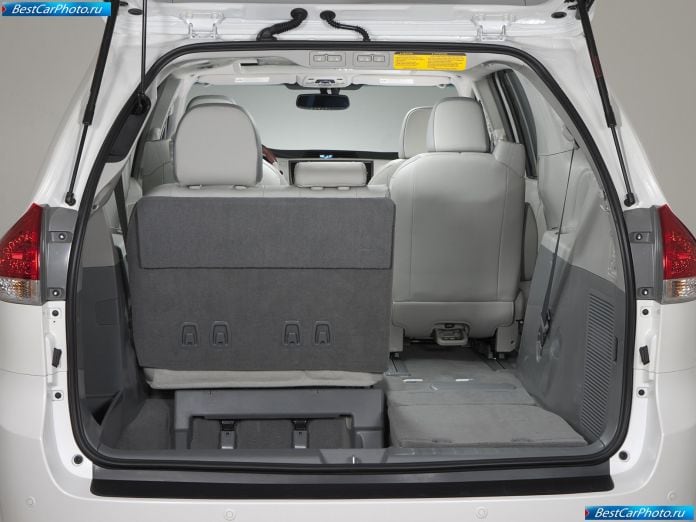 2011 Toyota Sienna - фотография 87 из 117