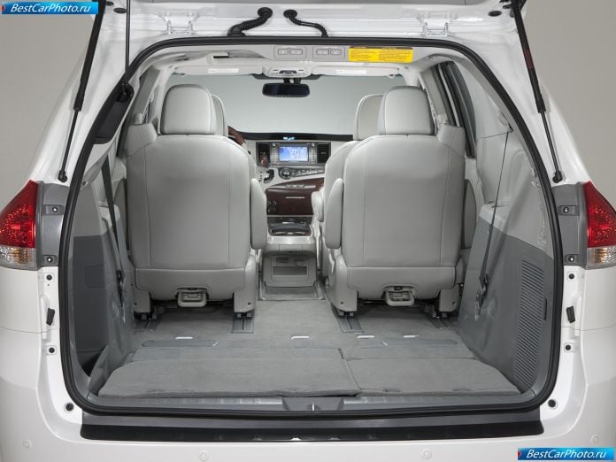 2011 Toyota Sienna - фотография 88 из 117