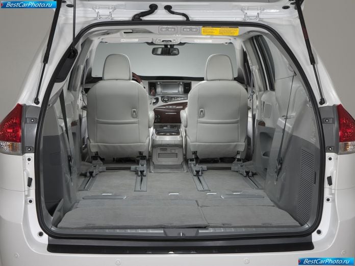 2011 Toyota Sienna - фотография 91 из 117