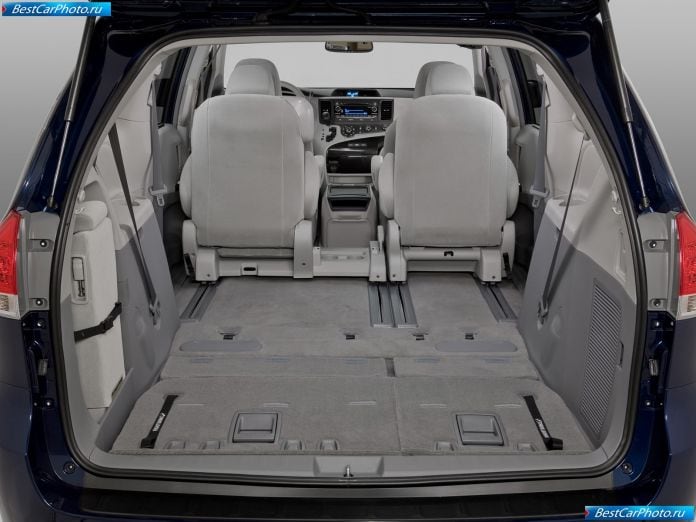 2011 Toyota Sienna - фотография 92 из 117