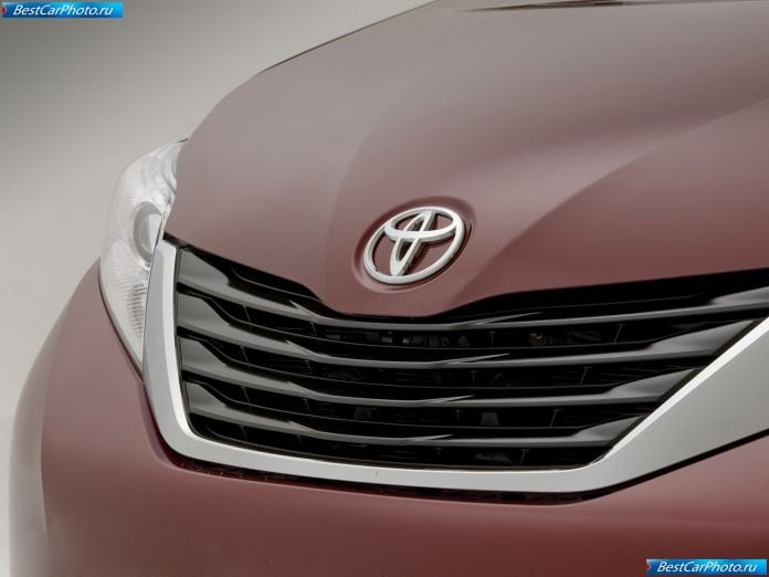 2011 Toyota Sienna - фотография 100 из 117