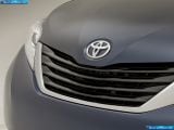 toyota_2011-sienna_1600x1200_101.jpg