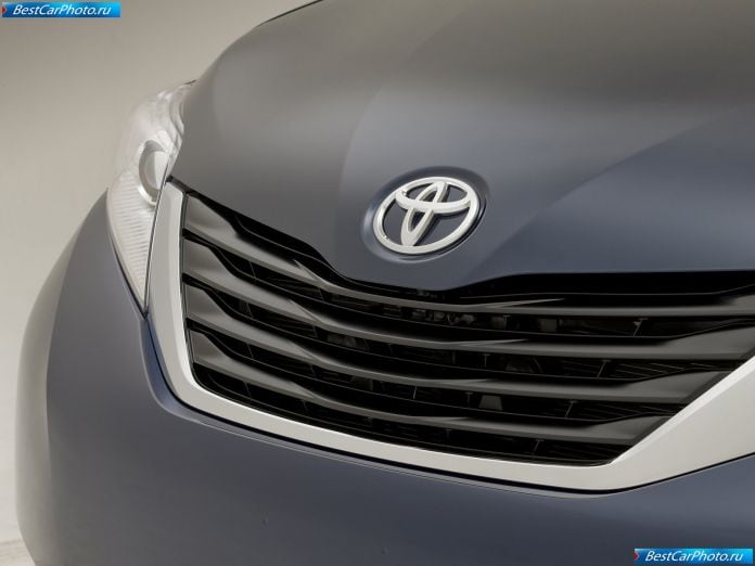 2011 Toyota Sienna - фотография 101 из 117