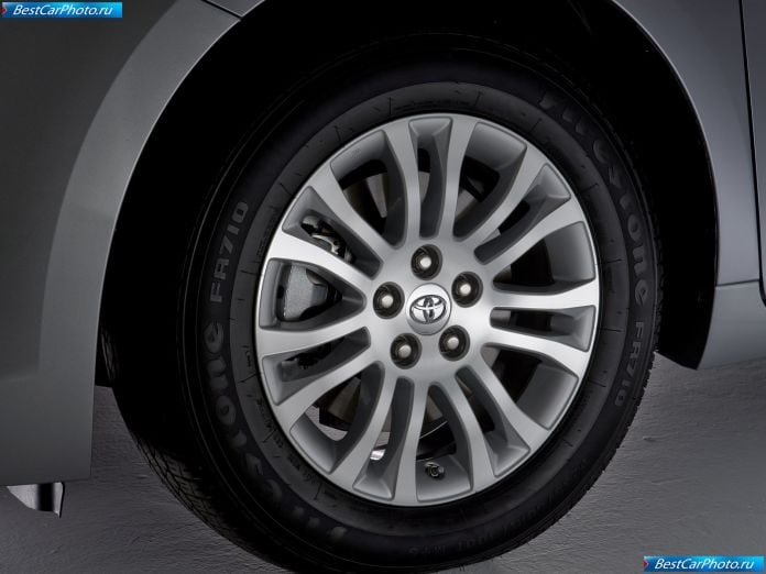 2011 Toyota Sienna - фотография 111 из 117