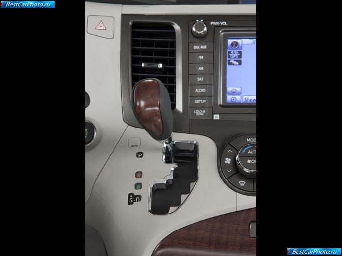 2011 Toyota Sienna - фотография 115 из 117