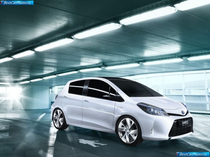 2011 Toyota Yaris Hsd Concept - фотография 3 из 18