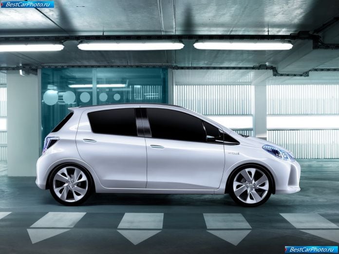 2011 Toyota Yaris Hsd Concept - фотография 8 из 18