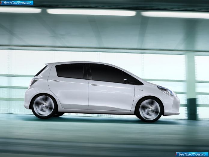 2011 Toyota Yaris Hsd Concept - фотография 10 из 18