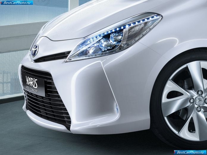 2011 Toyota Yaris Hsd Concept - фотография 18 из 18