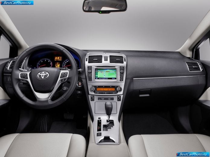 2012 Toyota Avensis - фотография 6 из 7