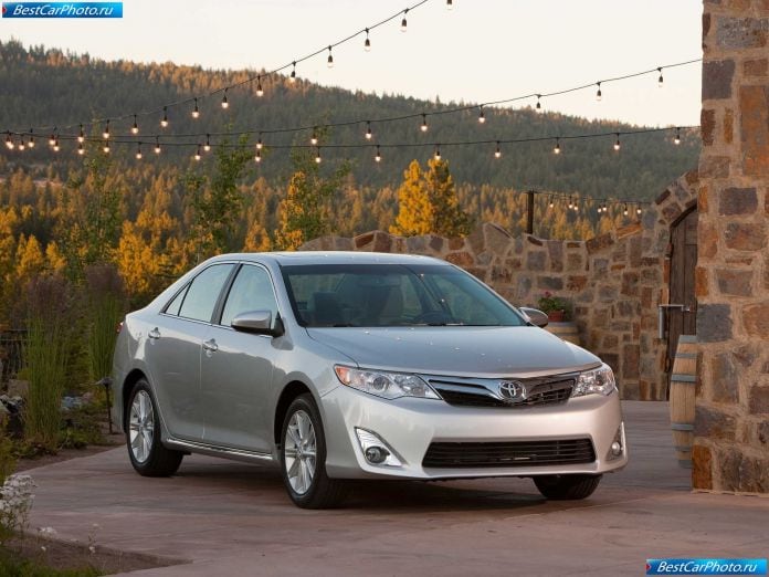 2012 Toyota Camry - фотография 2 из 29