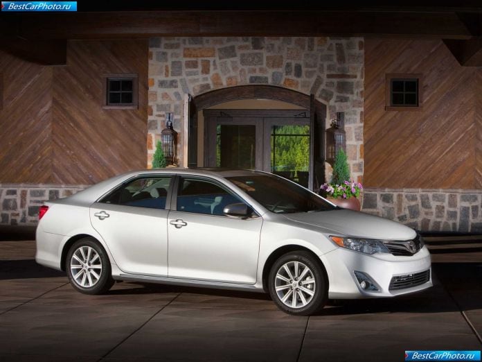 2012 Toyota Camry - фотография 7 из 29
