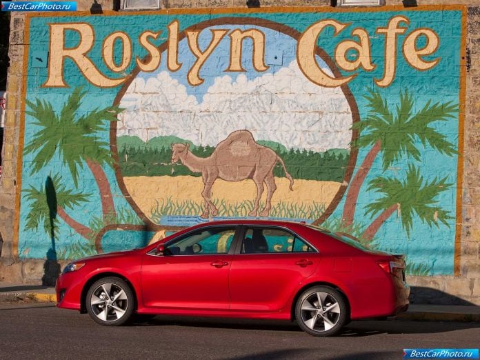2012 Toyota Camry - фотография 9 из 29