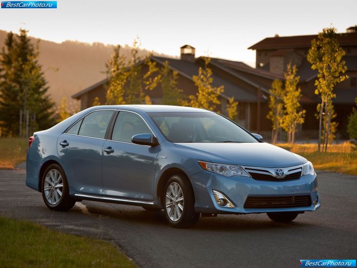 2012 Toyota Camry Hybrid - фотография 3 из 30