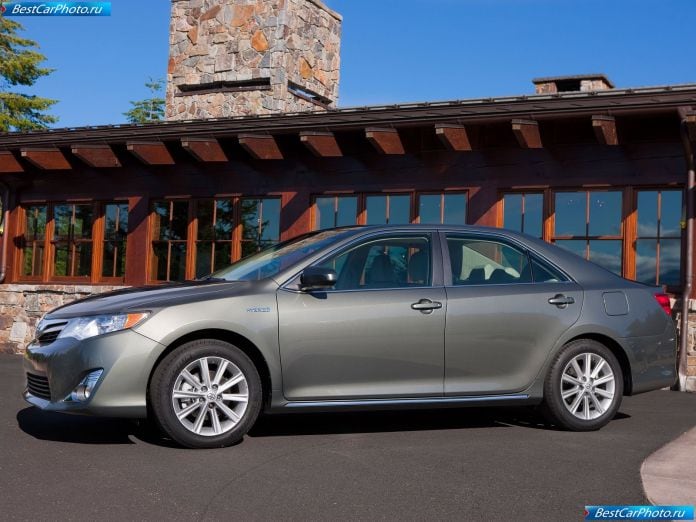 2012 Toyota Camry Hybrid - фотография 11 из 30