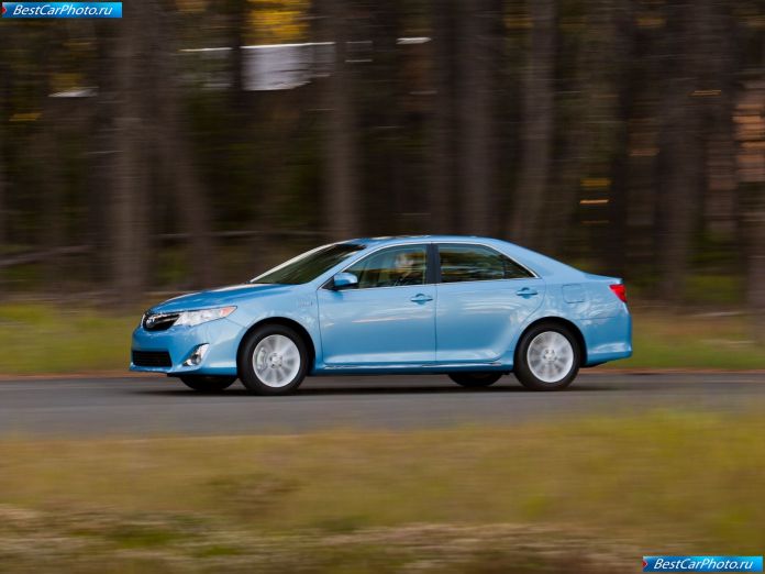 2012 Toyota Camry Hybrid - фотография 13 из 30