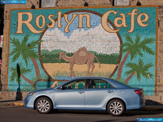 2012 Toyota Camry Hybrid - фотография 16 из 30