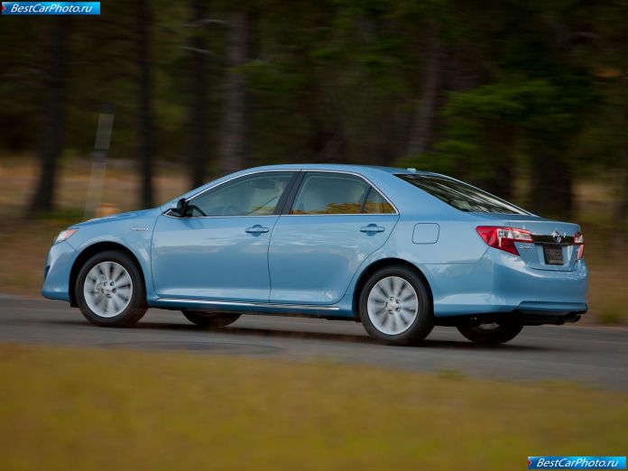 2012 Toyota Camry Hybrid - фотография 17 из 30