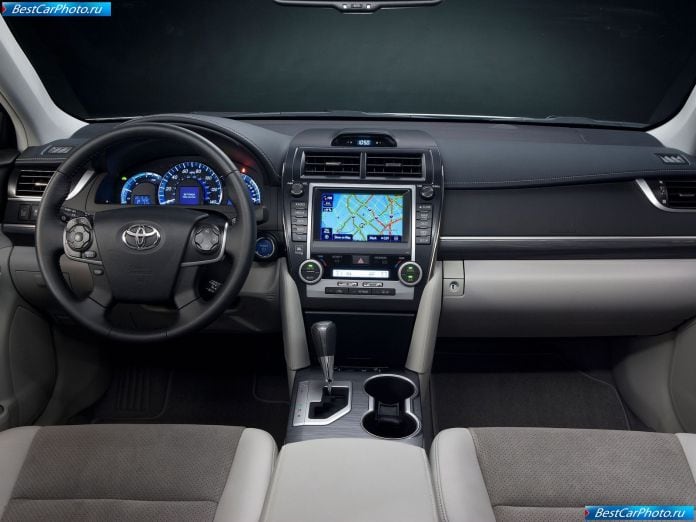 2012 Toyota Camry Hybrid - фотография 23 из 30