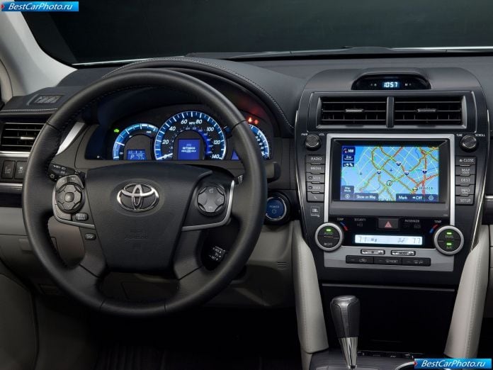 2012 Toyota Camry Hybrid - фотография 24 из 30