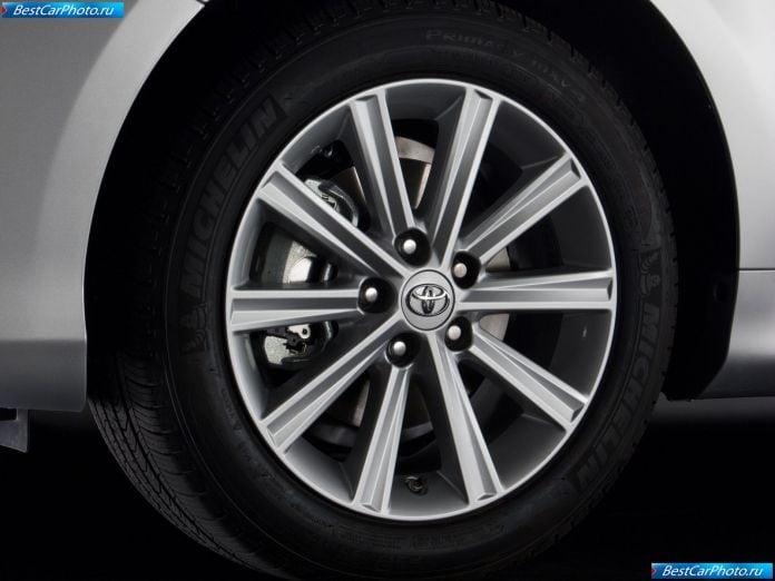 2012 Toyota Camry Hybrid - фотография 27 из 30
