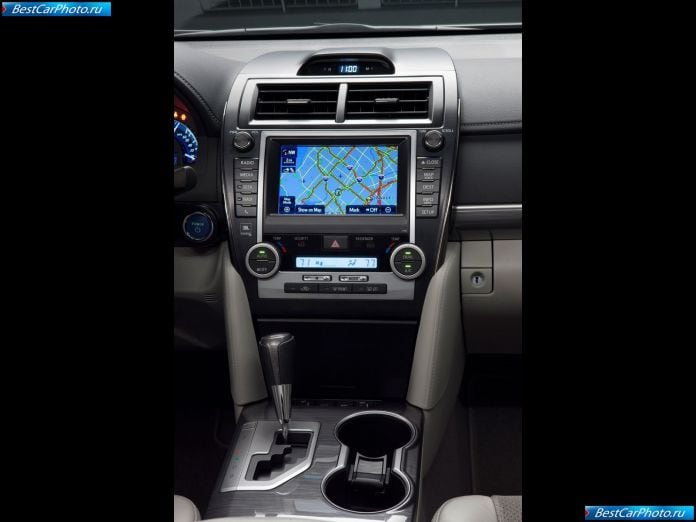 2012 Toyota Camry Hybrid - фотография 29 из 30