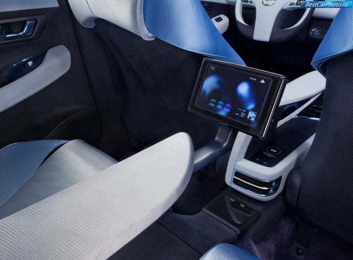 2012 Toyota FCV-R Concept - фотография 15 из 19