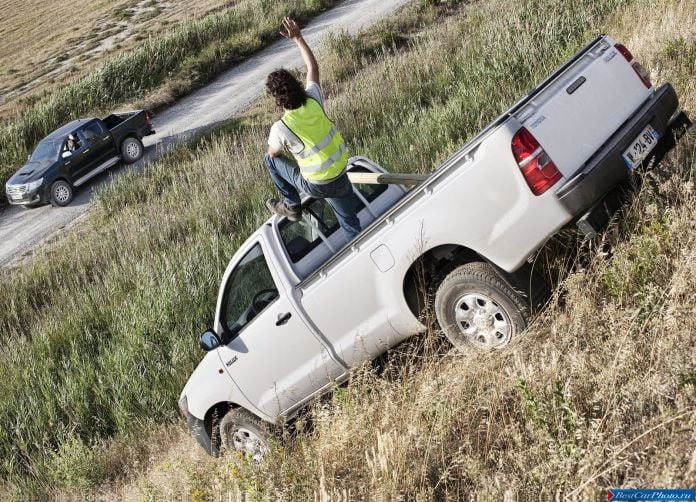 2012 Toyota Hilux - фотография 23 из 36