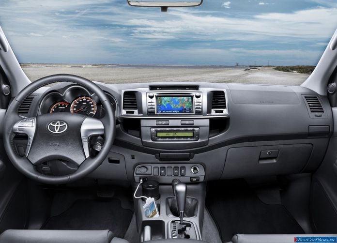 2012 Toyota Hilux - фотография 26 из 36
