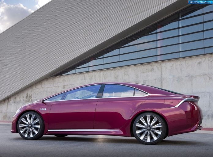 2012 Toyota NS4 Advanced Plug-in Hybrid Concept - фотография 9 из 25
