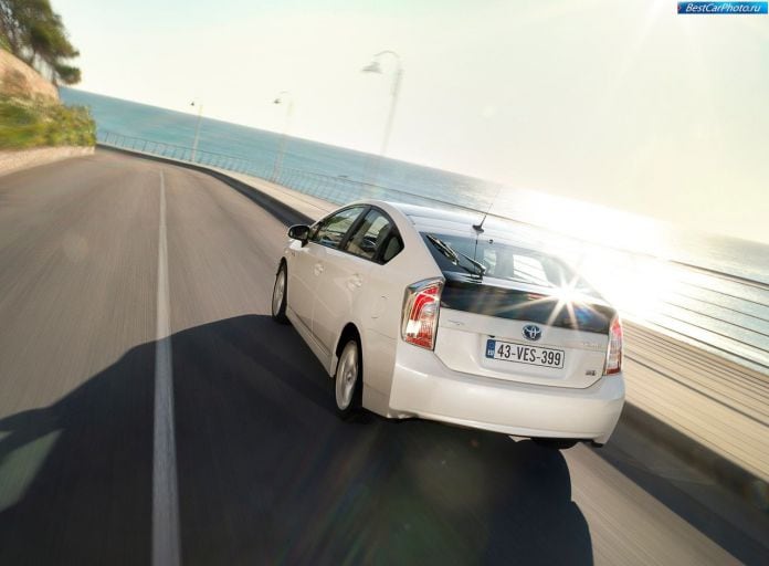2012 Toyota Prius - фотография 8 из 14
